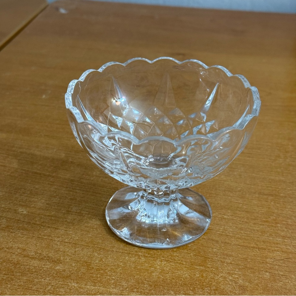 Vintage crystal candy‎ dish scalloped edge diamond point design